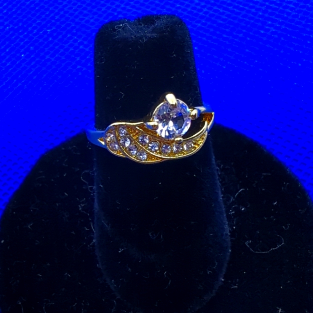 "Angel Wing" Gold-Plate Round W/Clear Cubic Zirconia Stones Ring Size 9 New